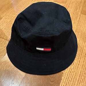 Black Tommy Hilfiger bucket hat